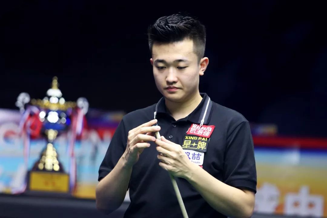 两名核心左 两名核心左